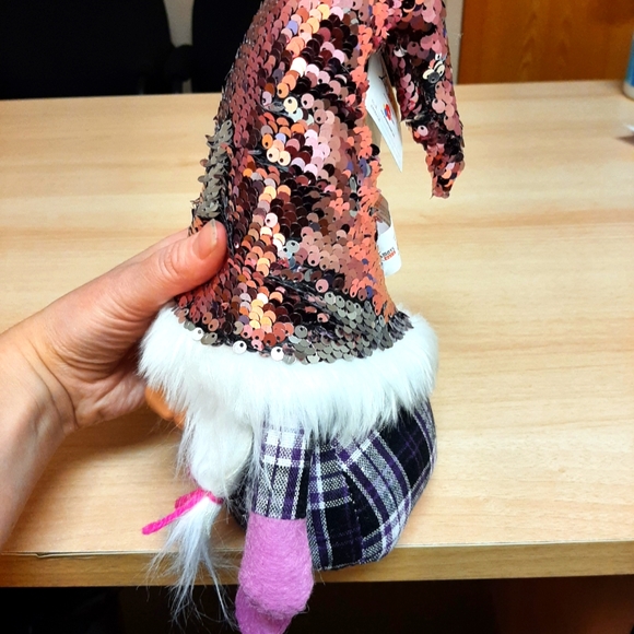 “Pretty in Pink” Gnome - Picture 10 of 10